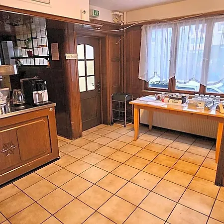 & Hotell 3*